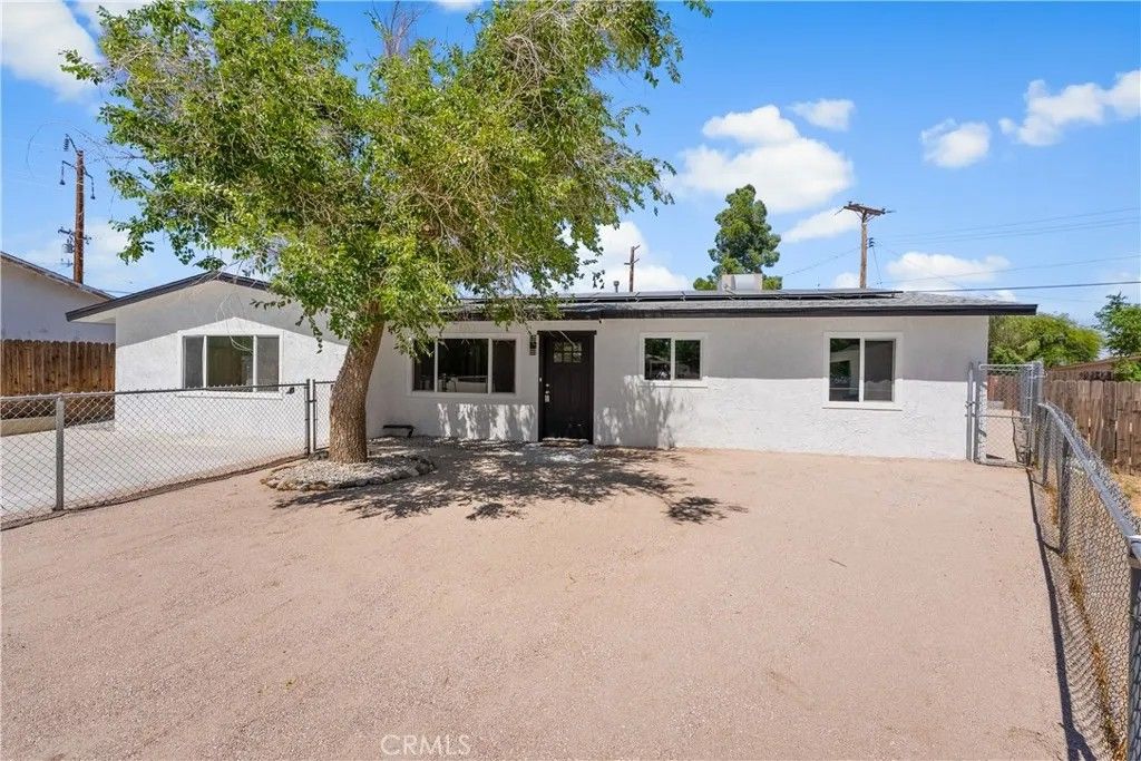 Photo of 15992 Lawrence Drive, Mojave, CA 93501 (MLS # SR26096219)