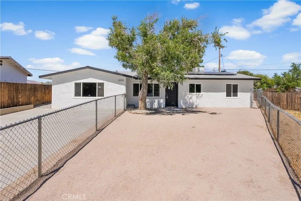 Photo of 15992 Lawrence Drive, Mojave, CA 93501 (MLS # SR26096219)