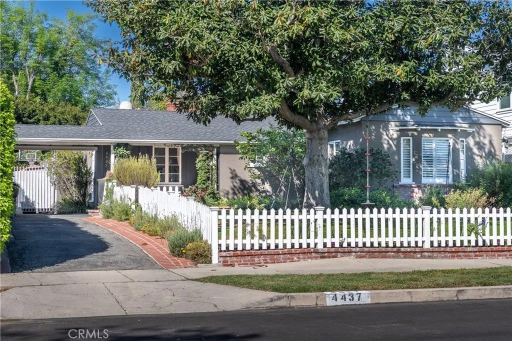 Photo of 4437 Farmdale Ave, Studio City, CA 91602 (MLS # SR26061907)