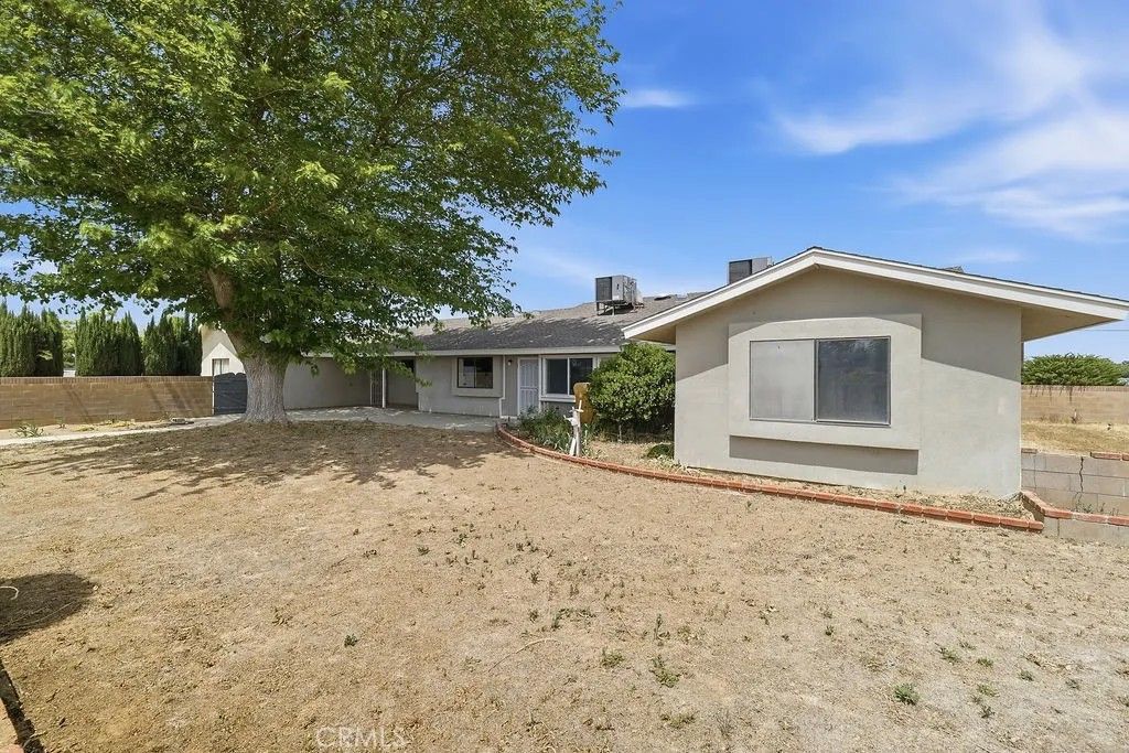 Photo of 2350 W Avenue M8, Palmdale, CA 93551 (MLS # SR26083524)