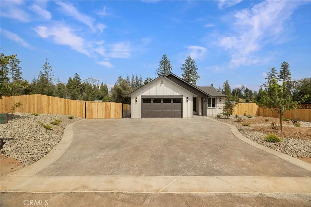 1586 Gate Lane