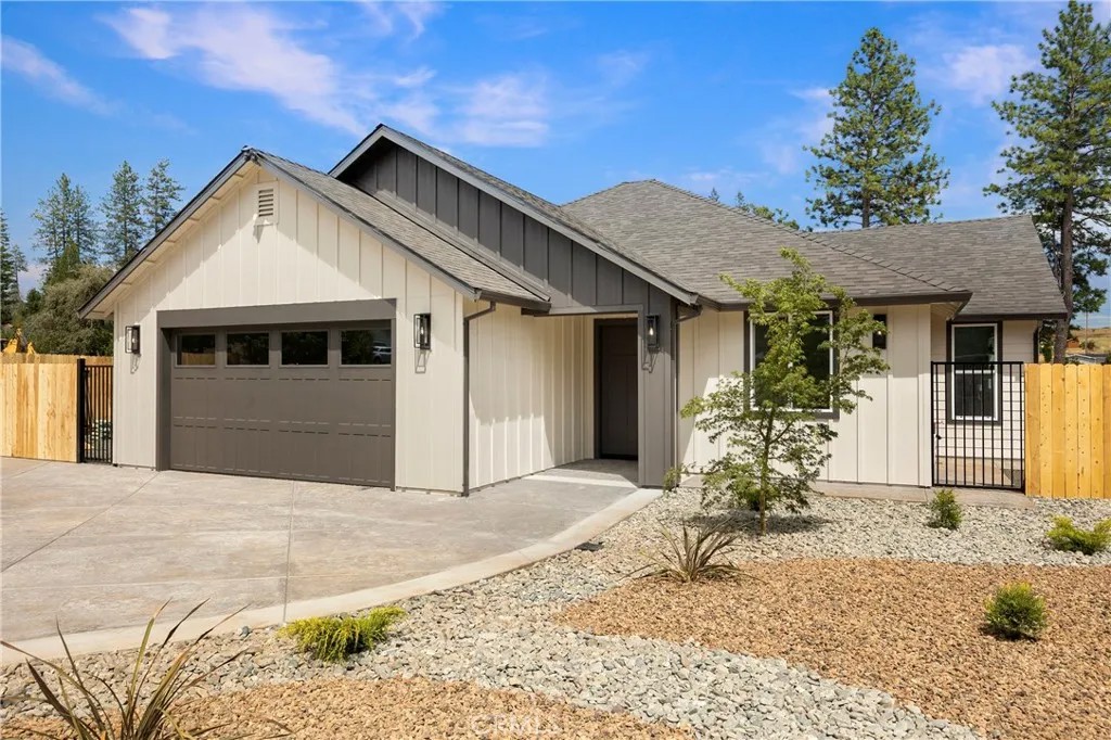 1586 Gate Lane