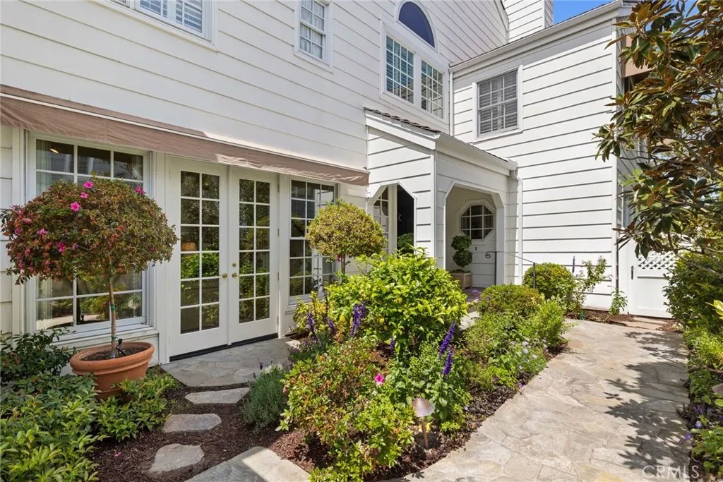 77 Hillsdale Drive