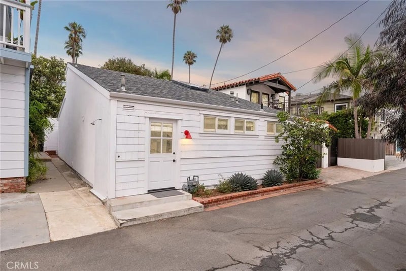 1143 Catalina Street