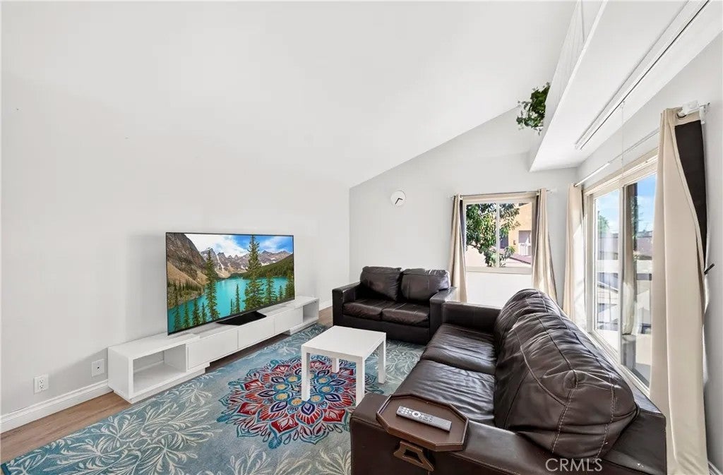 5475 Twin Lakes
