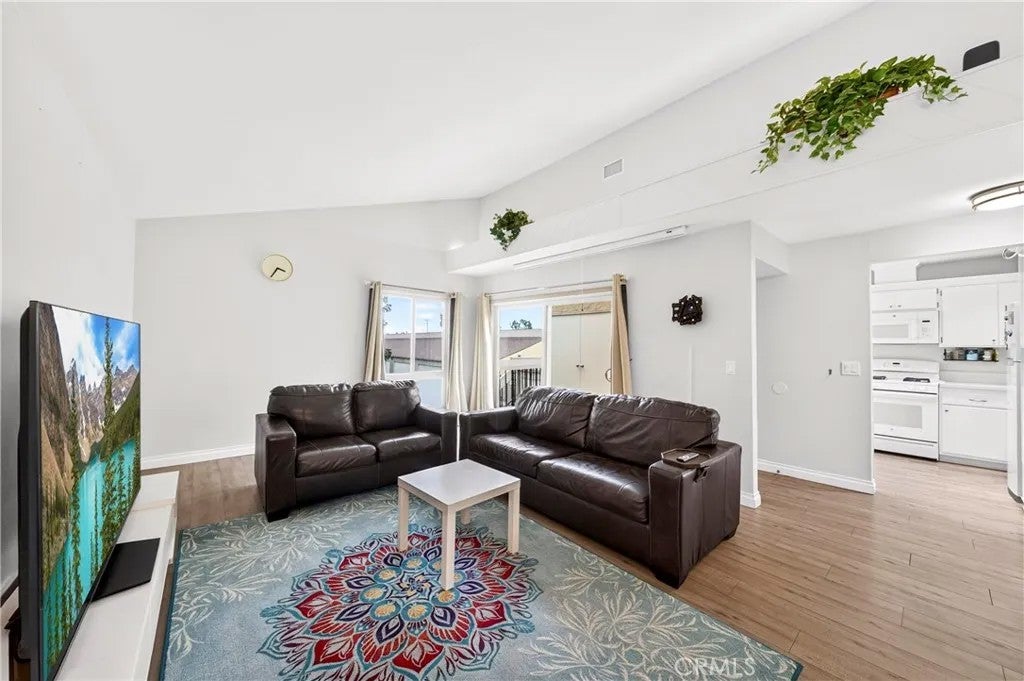 5475 Twin Lakes