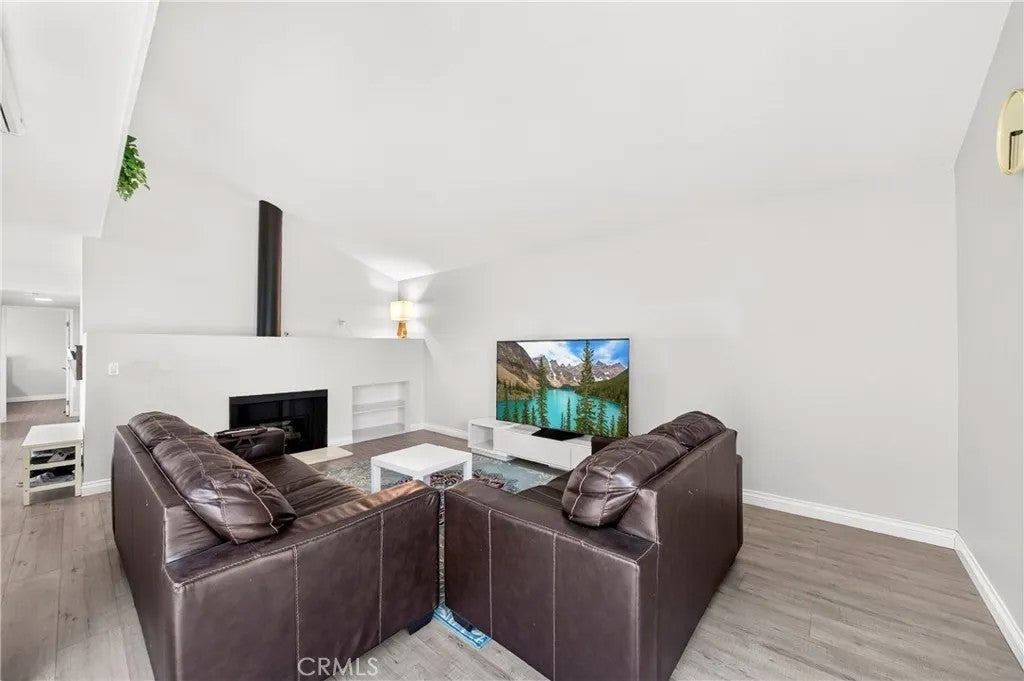 5475 Twin Lakes