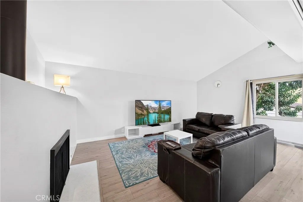 5475 Twin Lakes