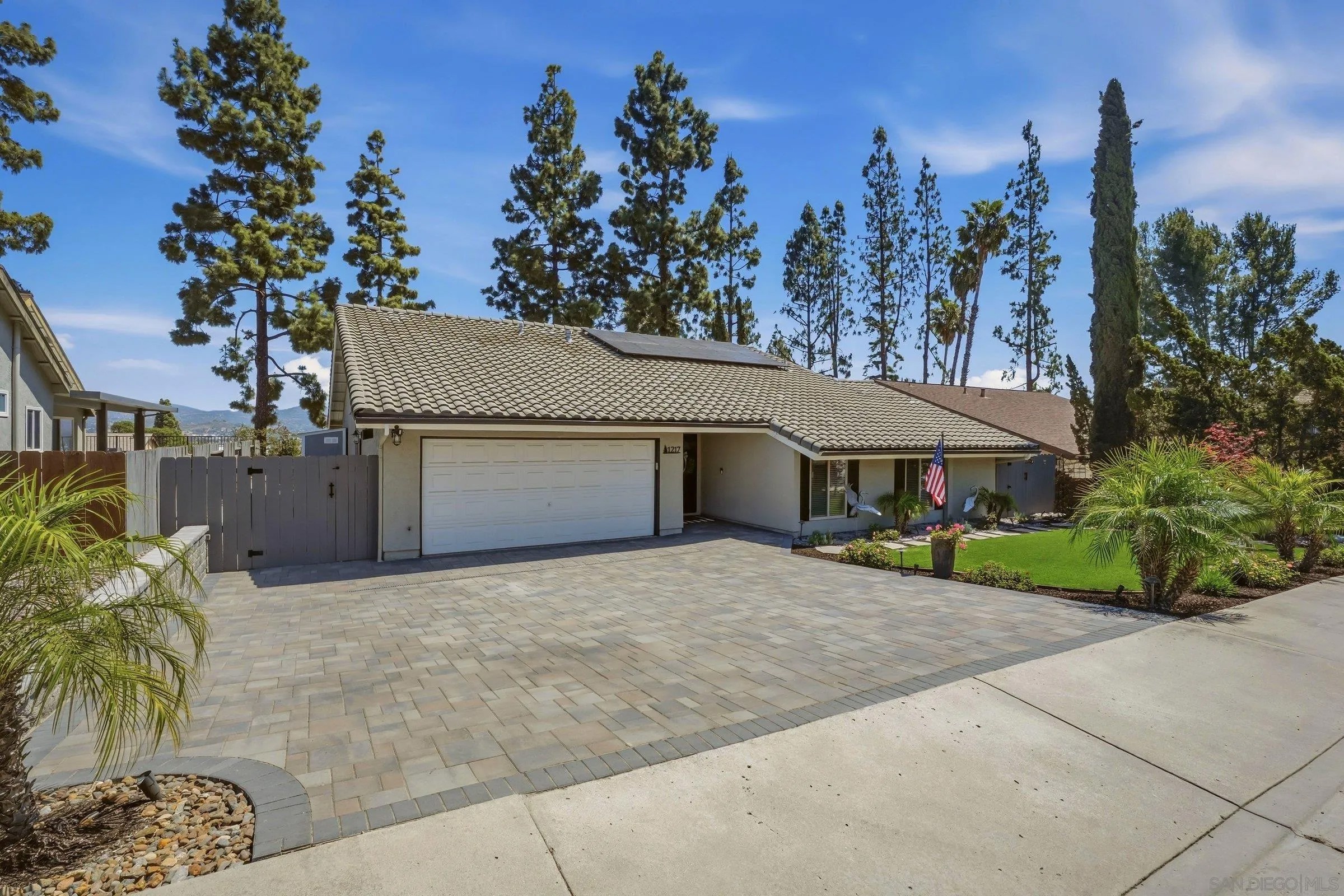 1217 Pfeifer Ln