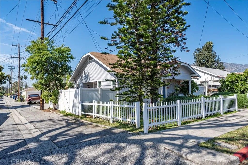 Photo of 709 S Magnolia Ave, Monrovia, CA 91016 (MLS # CV26049611)