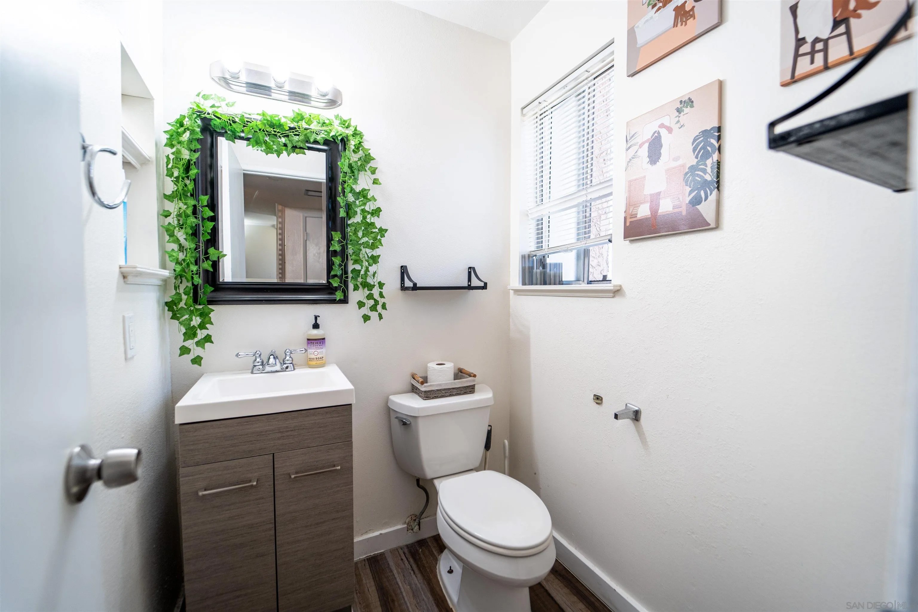 2121 E Grand Ave 28G