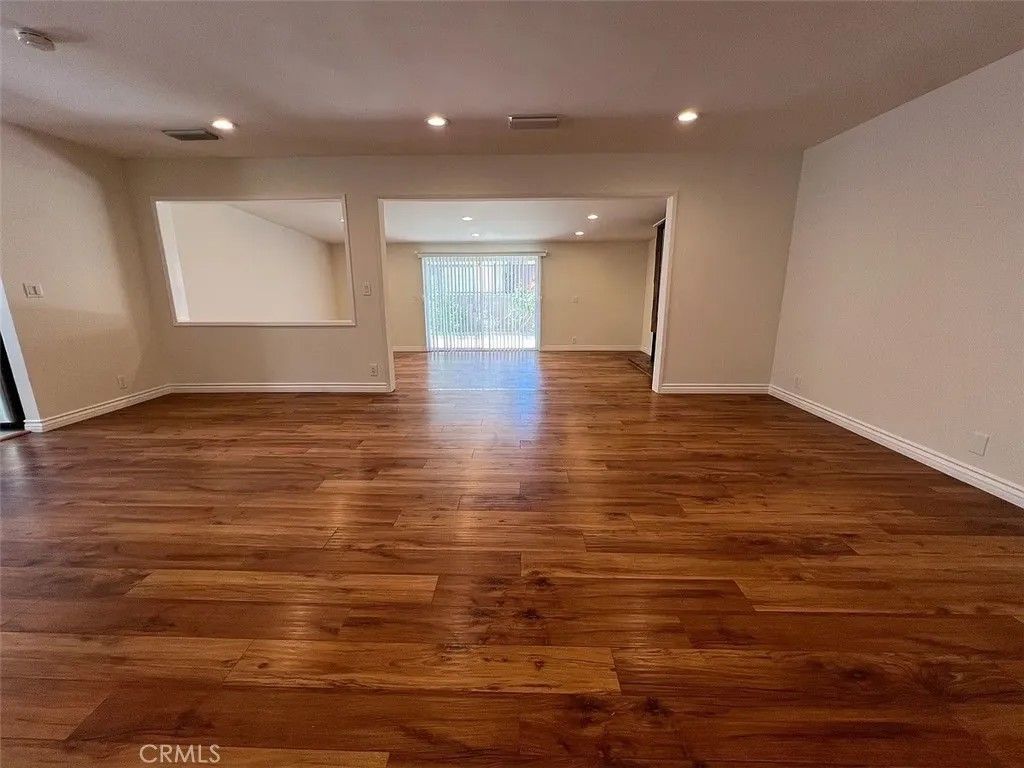 Photo of 9711 Hayvenhurst Ave, Northridge, CA 91343 (MLS # SR26048515)