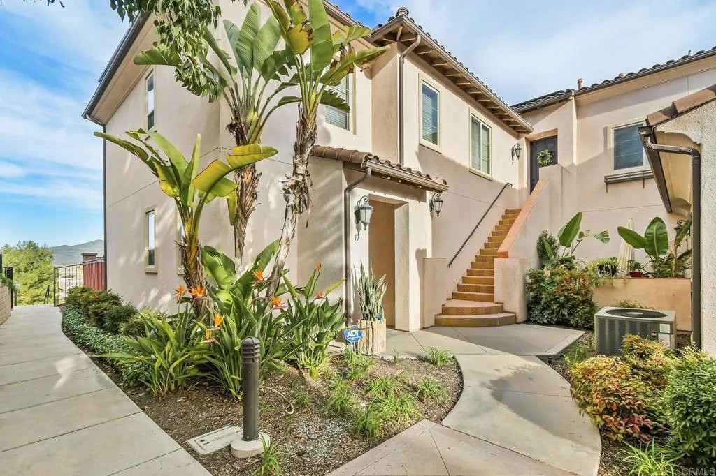 2233 Capistrano Way 18