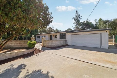 Photo of 2243 Avenida Del Diablo, Escondido, CA 92029 (MLS # OC25215363)