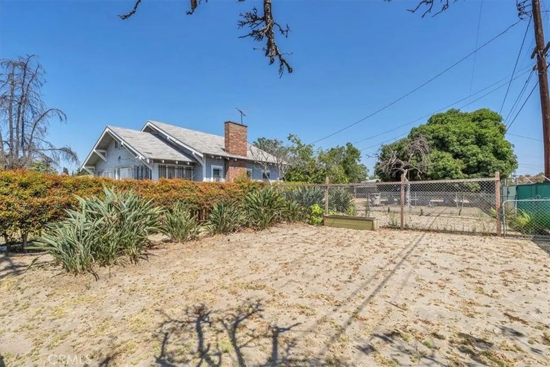 607 W La Jolla