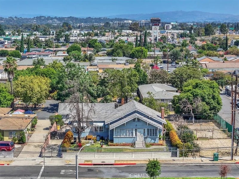 607 W La Jolla