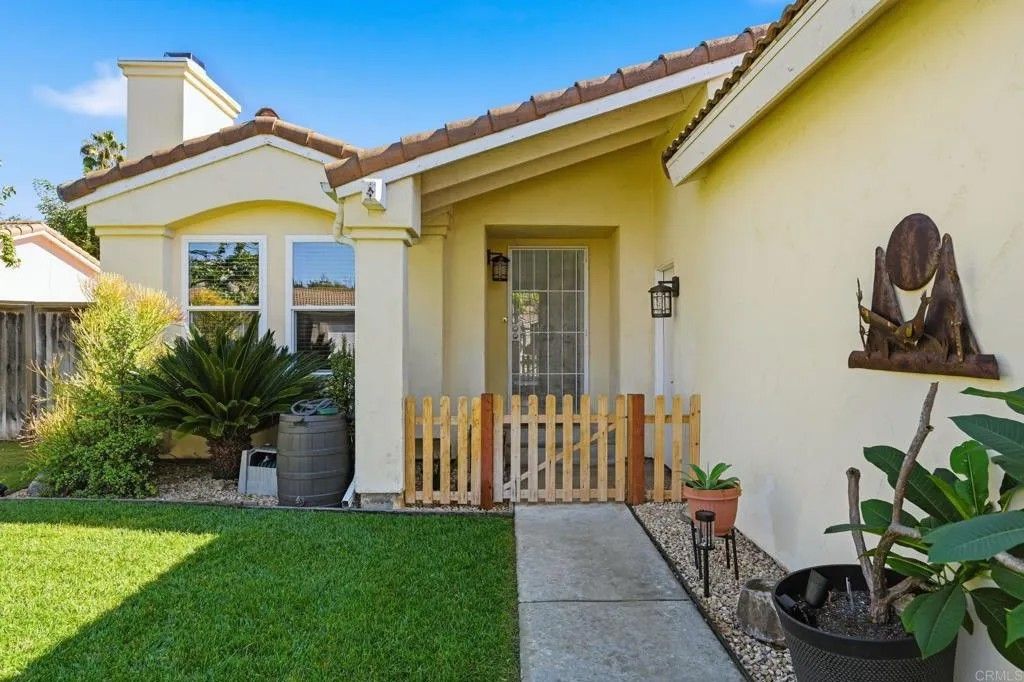 Photo of 2112 Savona Ct, Vista, CA 92084 (MLS # NDP2510600)