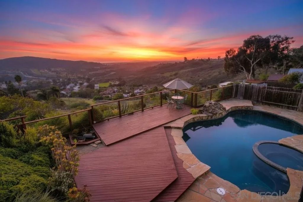 Photo of 12835 Via Caballo Rojo, San Diego, CA 92129 (MLS # 250045954)