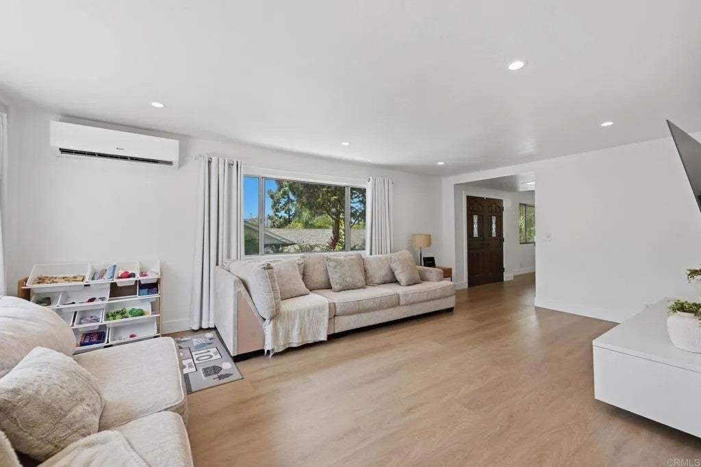 5625 Lake Vista Drive