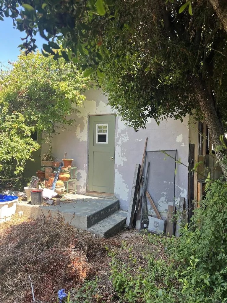 3621 Collier Avenue