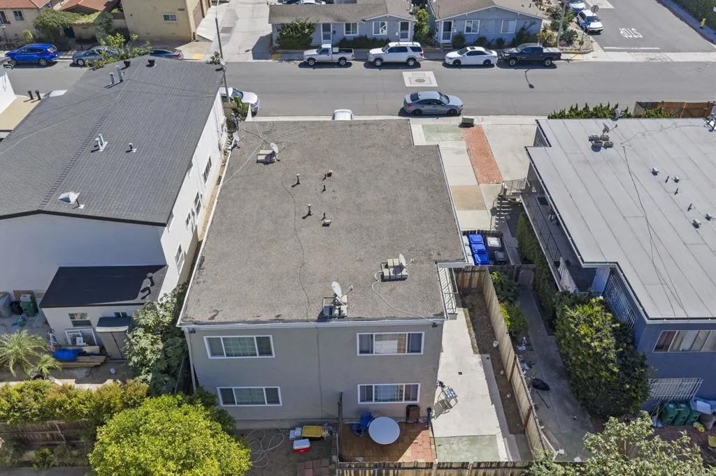 1212 AZUSA Street