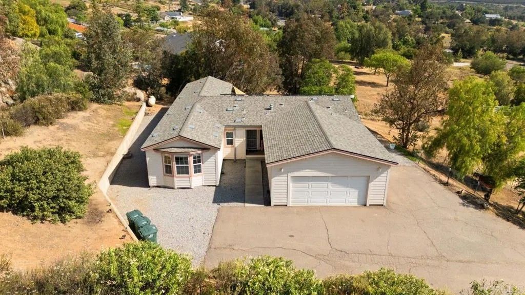 Photo of 18453 Ramona View Dr, Ramona, CA 92065 (MLS # PTP2604037)