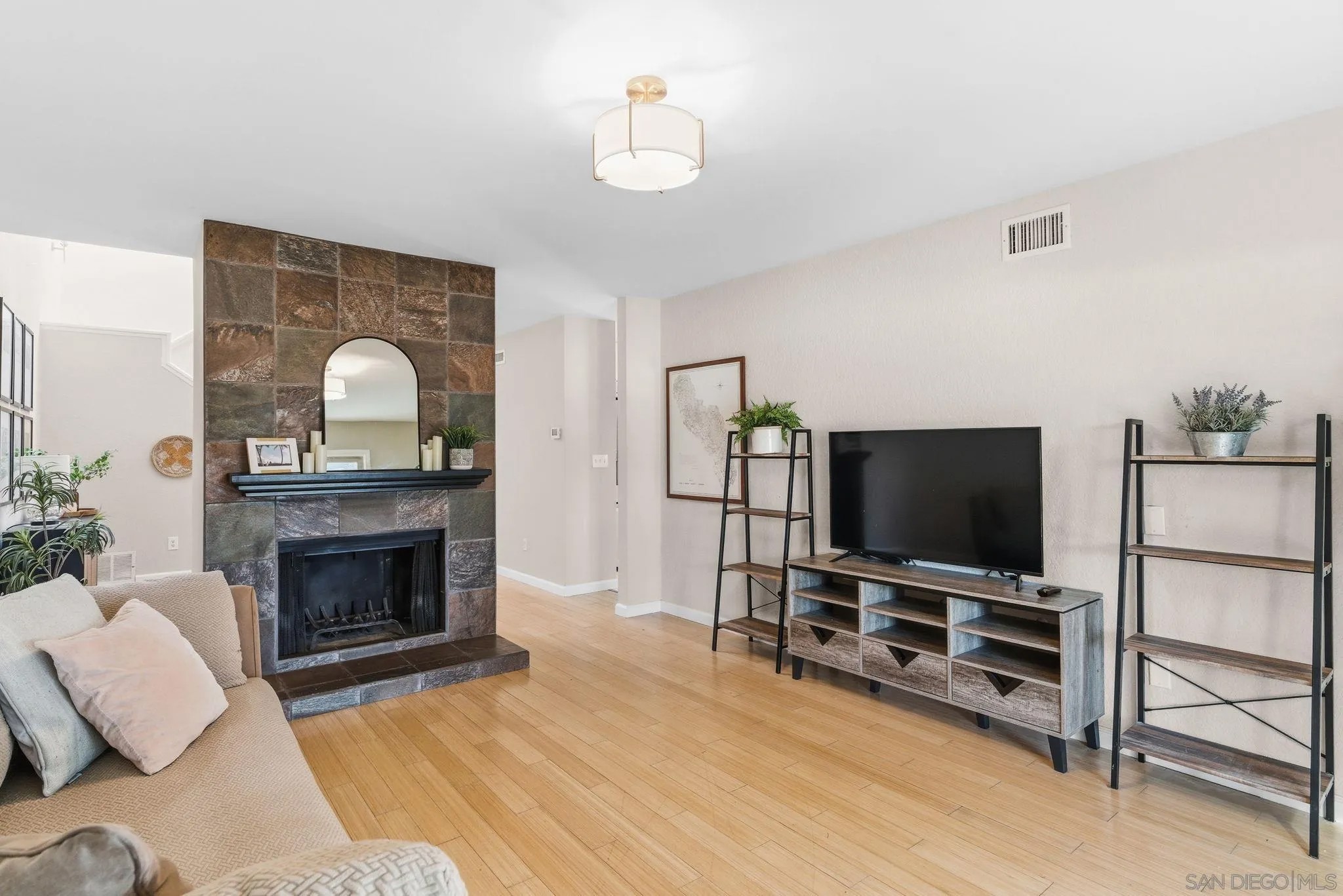 10251 Caminito Surabaya