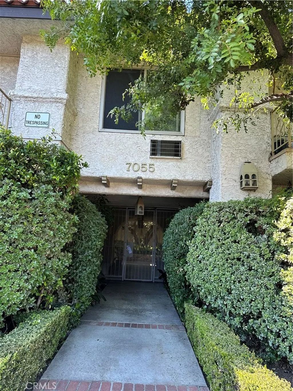 Photo of 7055 Etiwanda Avenue #210, Reseda, CA 91335 (MLS # SR26000872)
