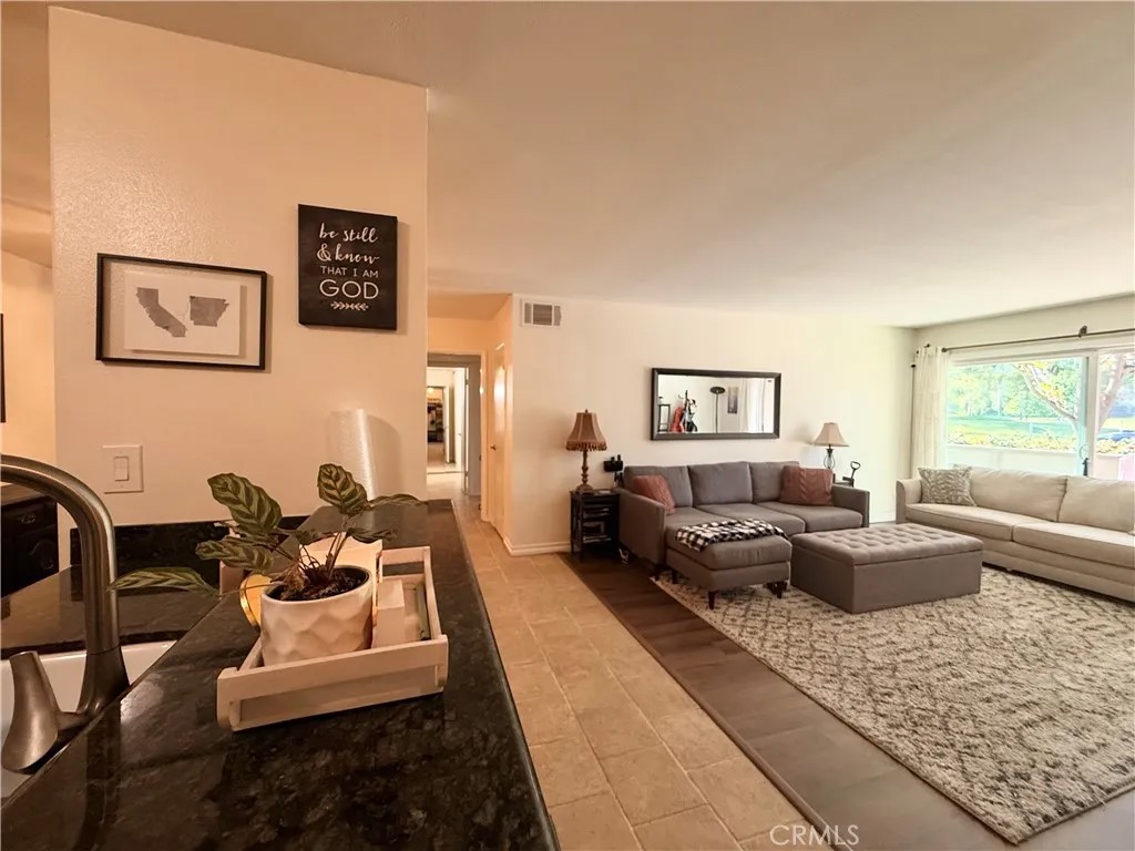 24525 Trevino U1