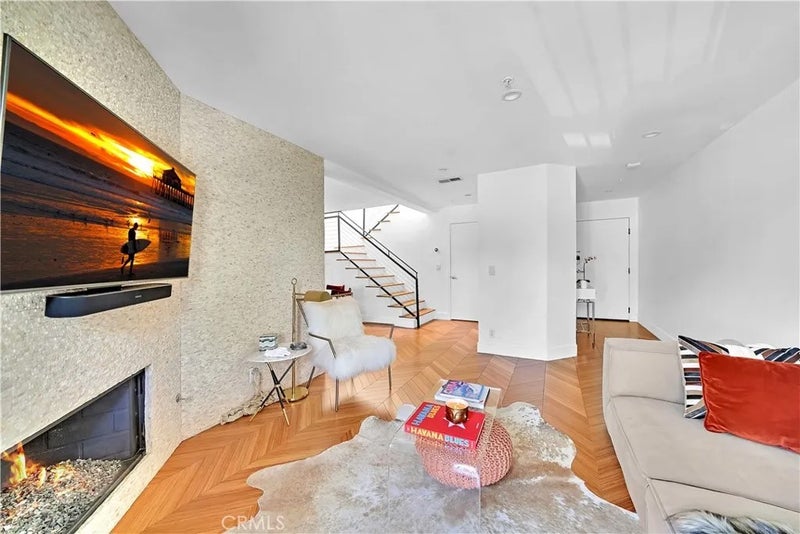 606 Lake Street 28