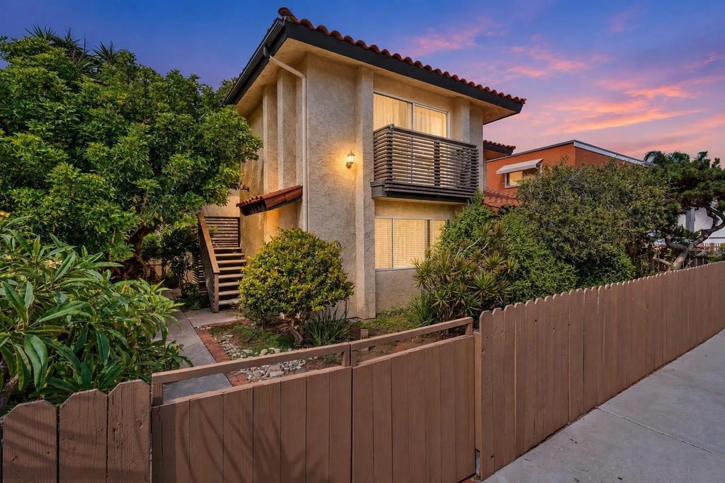 Photo of 190 Evergreen Ave, Imperial Beach, CA 91932 (MLS # 260024952)