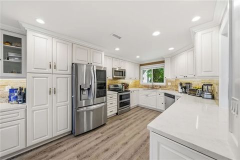 Tiny photo for 5 Robin Hill Ln, Laguna Hills, CA 92653 (MLS # OC26000706)