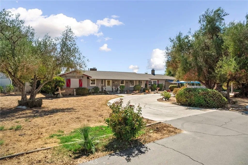 Photo of 8170 Grapewin ST, Corona, CA 92880 (MLS # CV26215393)