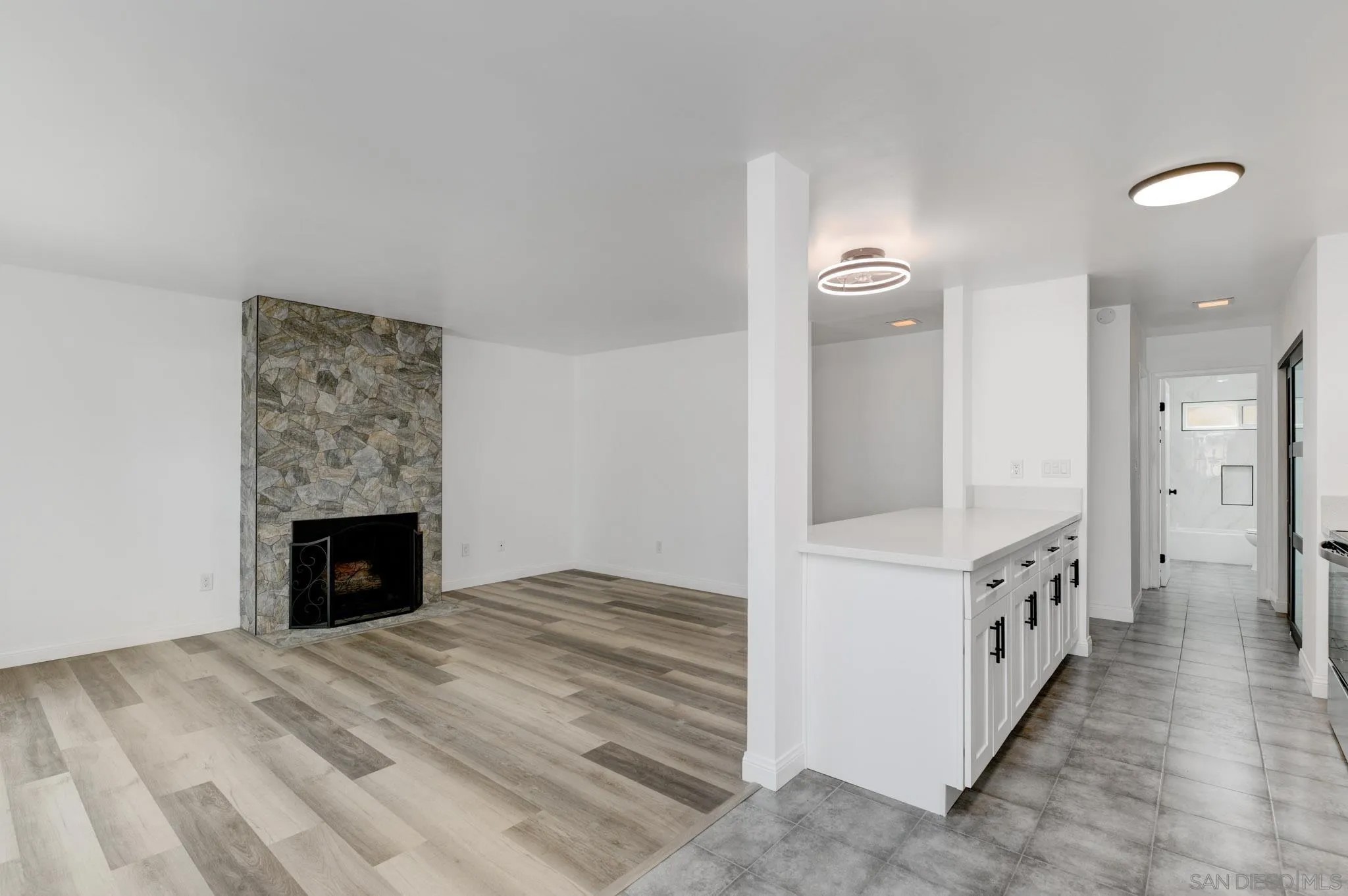 2388 Grand