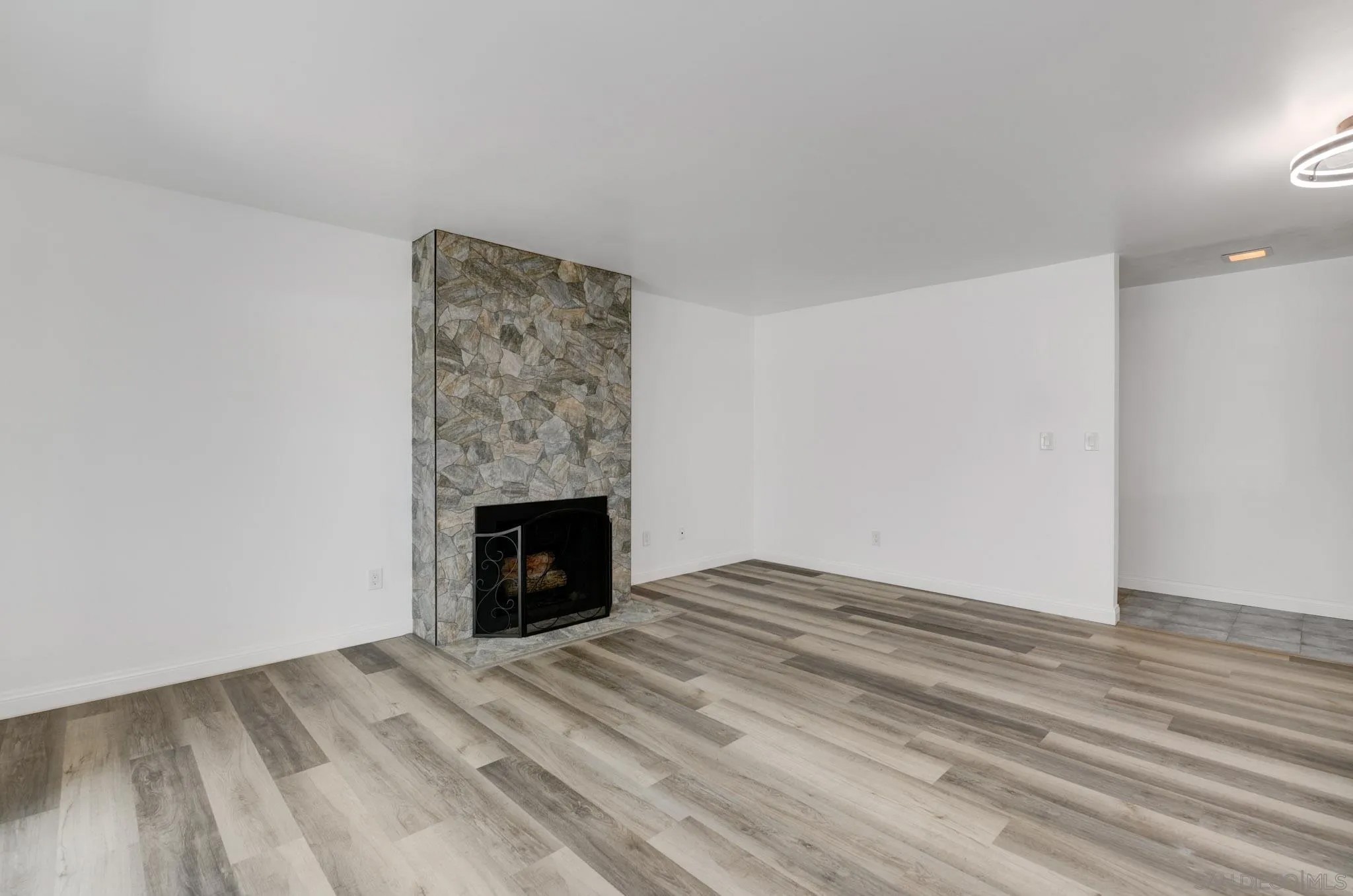 2388 Grand