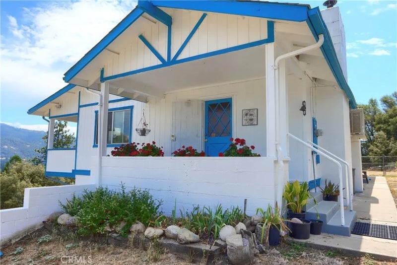 5767 Meadow Lane