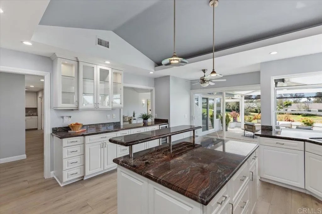 1054 La Sombra Drive