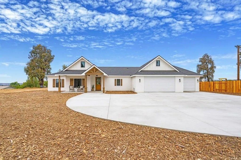 Photo of 1547 Dickey Street, Fallbrook, CA 92028 (MLS # NDP2604755)