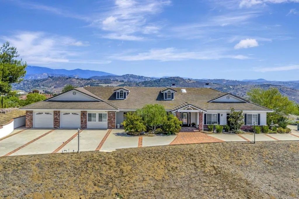 Photo of 2975 Dos Lomas, Fallbrook, CA 92028 (MLS # NDP2509264)