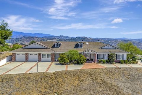 Photo of 2975 Dos Lomas, Fallbrook, CA 92028 (MLS # NDP2509264)