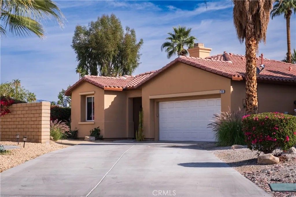 Photo of 240 Paseo Vista Cir, Palm Desert, CA 92260 (MLS # CV26037633)