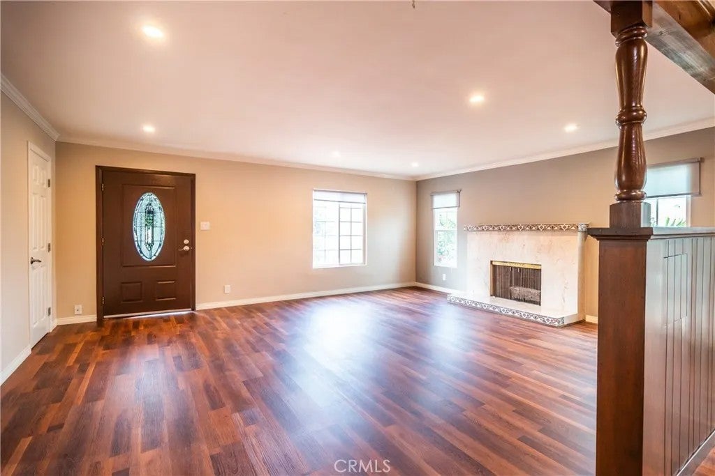 870 N Alexandria Avenue