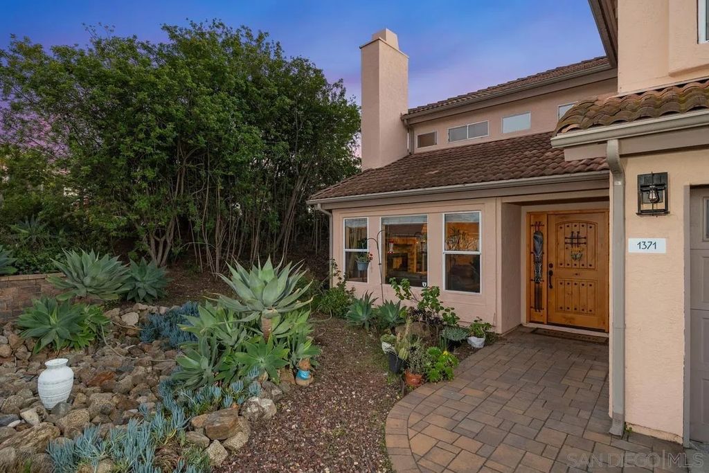 Photo of 1371 Hinrichs Way, Escondido, CA 92027 (MLS # 260003657)