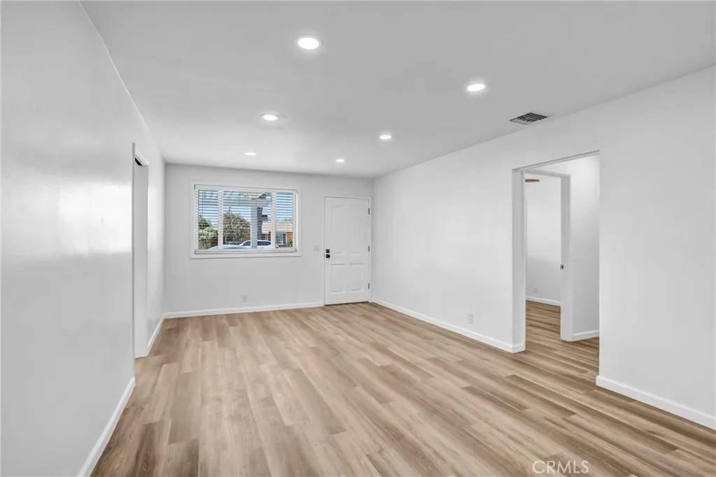 18811 E Glenlyn