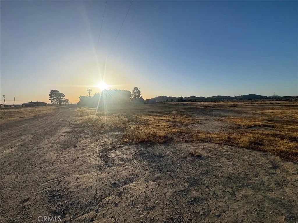 Photo of 171 Avenue Q12, Llano, CA 93591 (MLS # SR26084248)