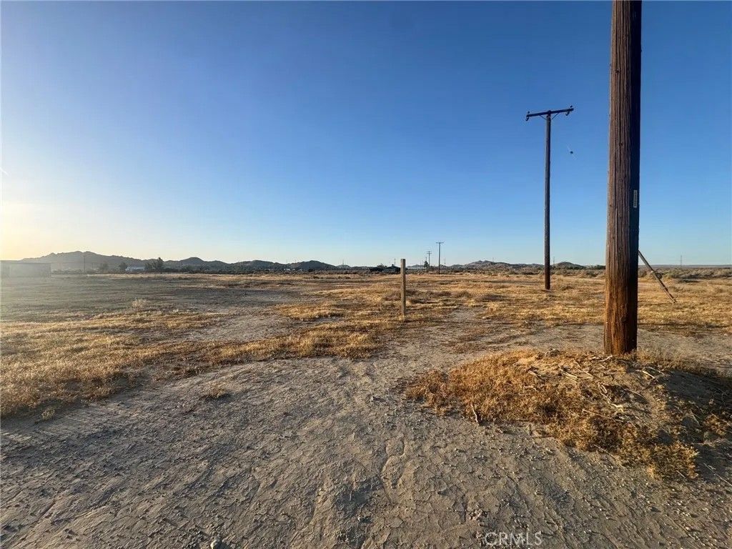 Photo of 171 Avenue Q12, Llano, CA 93591 (MLS # SR26084248)