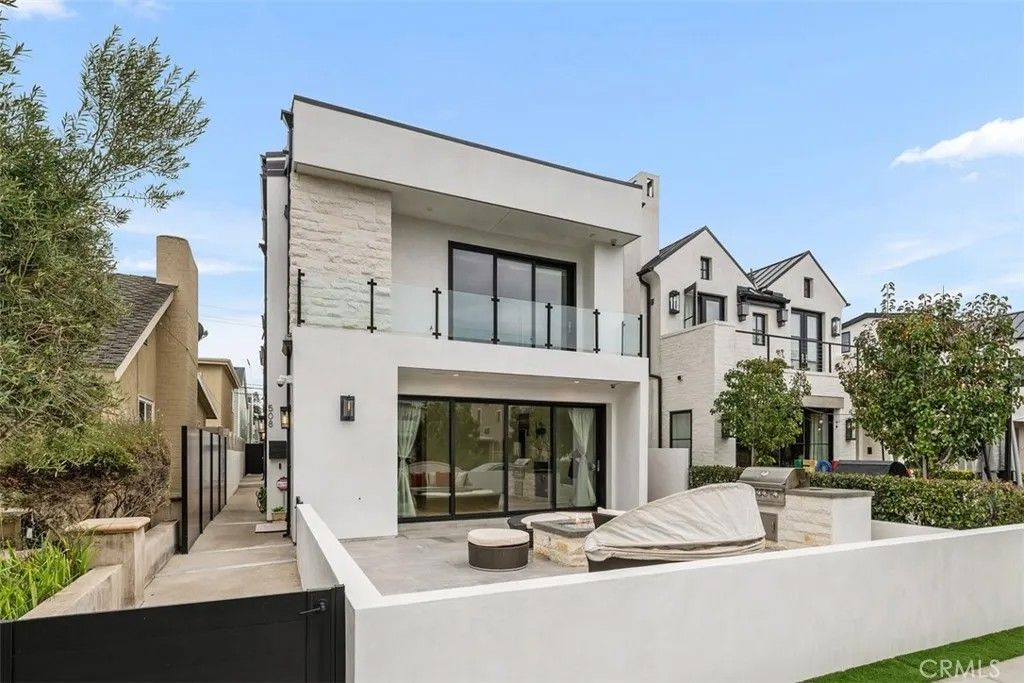 Photo of 508 Marigold Ave, Corona Del Mar, CA 92625 (MLS # OC26007700)