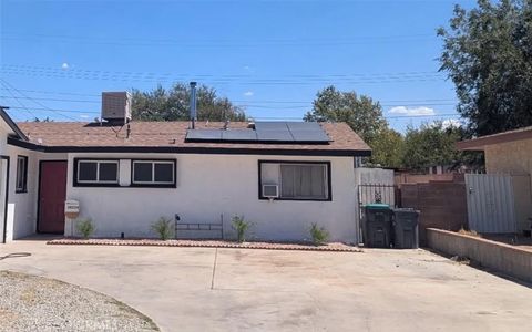 Photo of 38226 Carolside Ave, Palmdale, CA 93550 (MLS # DW25241507)