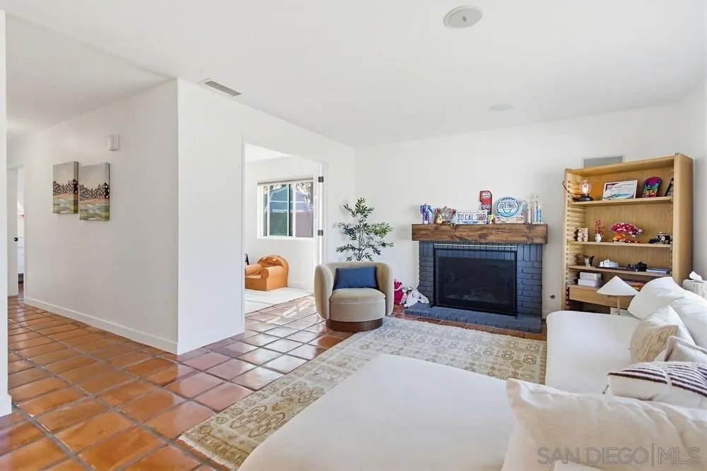 6475 Canyon Vista Ct