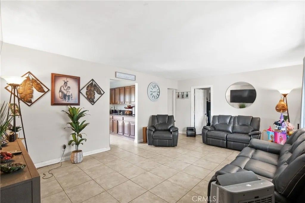 Photo of 563 W Main Street, San Jacinto, CA 92583 (MLS # SW25180259)